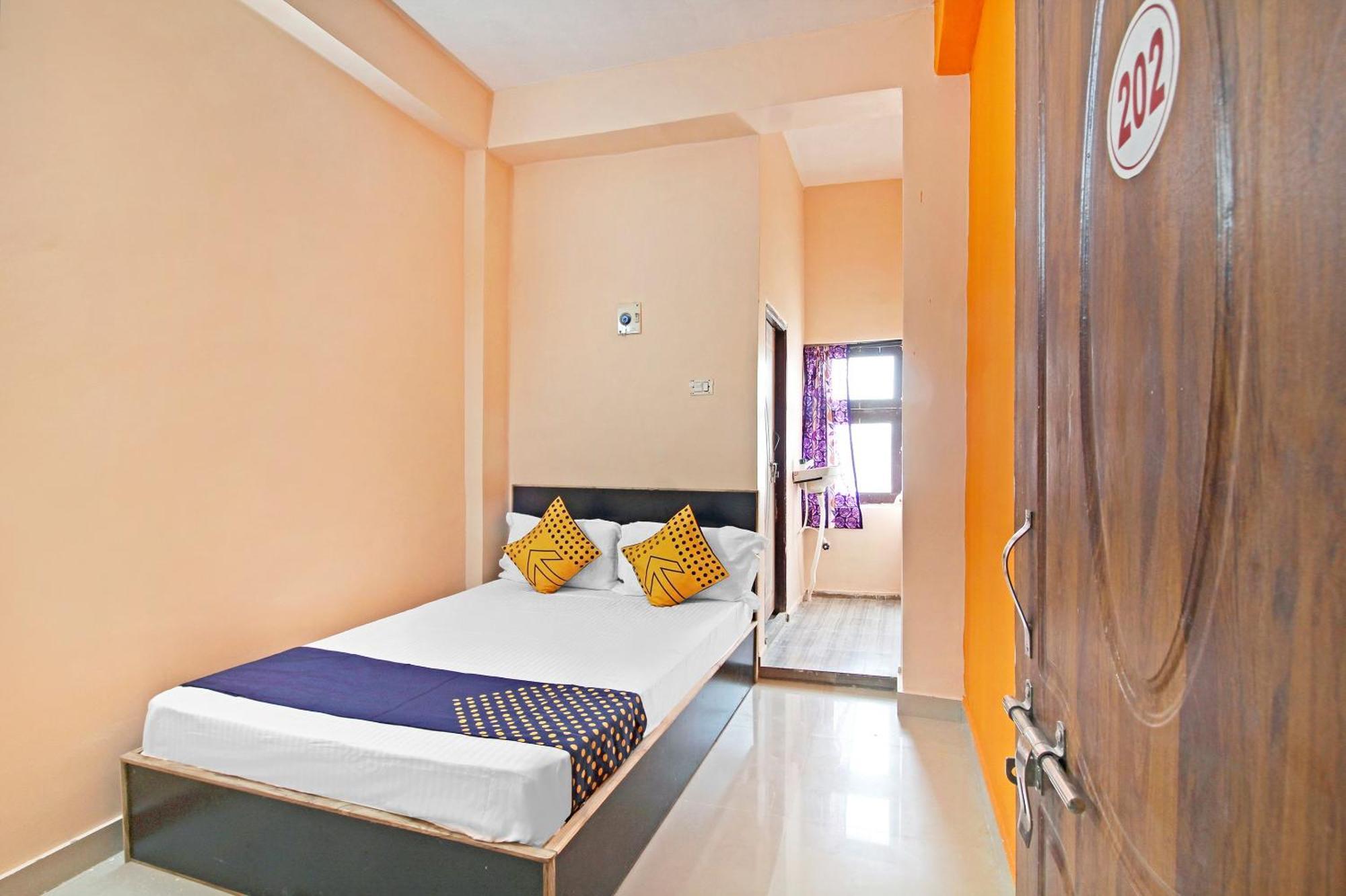 Spot On Sitara Grand Lodge Warangal Exterior foto